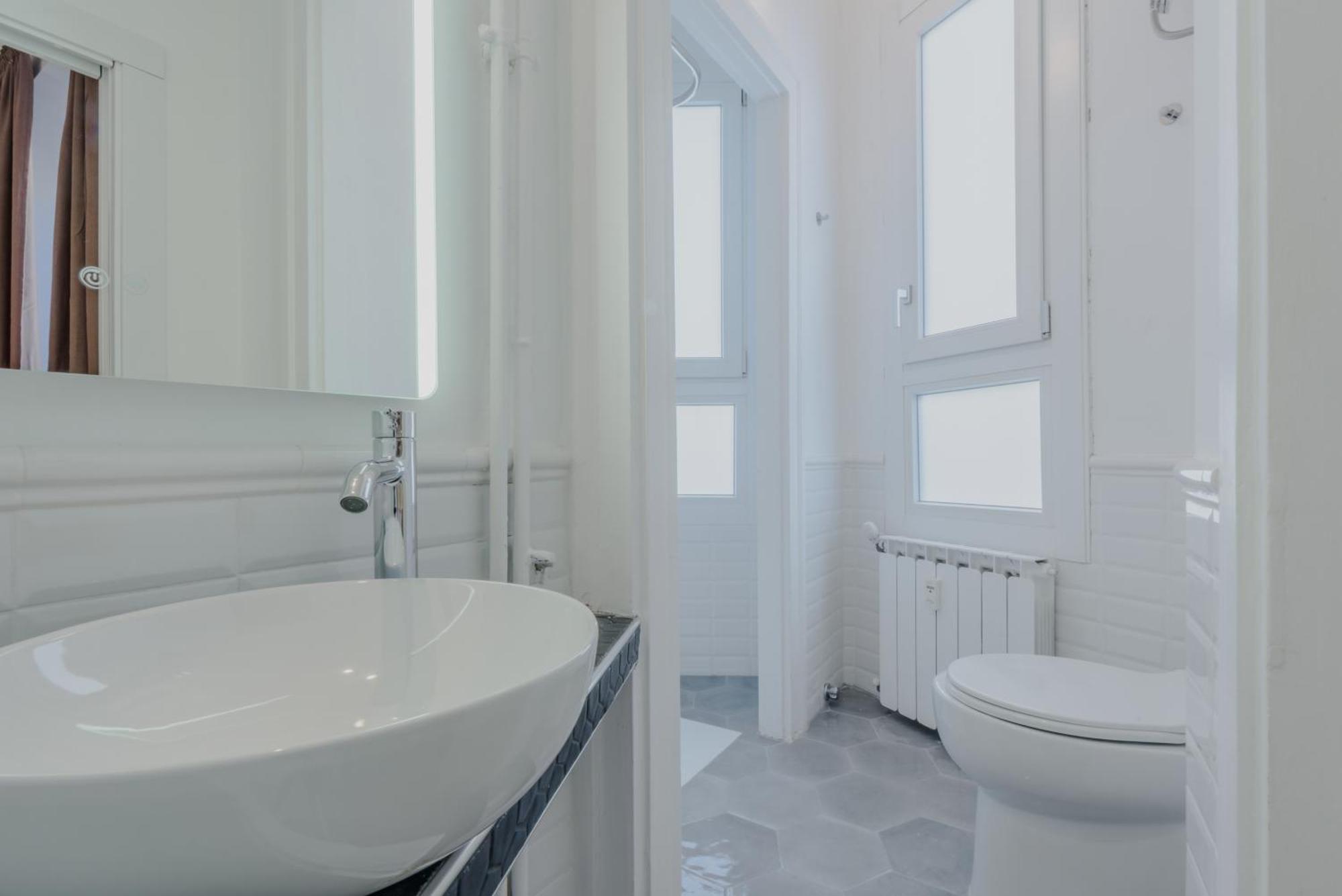 New And Functional Apartments Near The Metro ميلان المظهر الخارجي الصورة