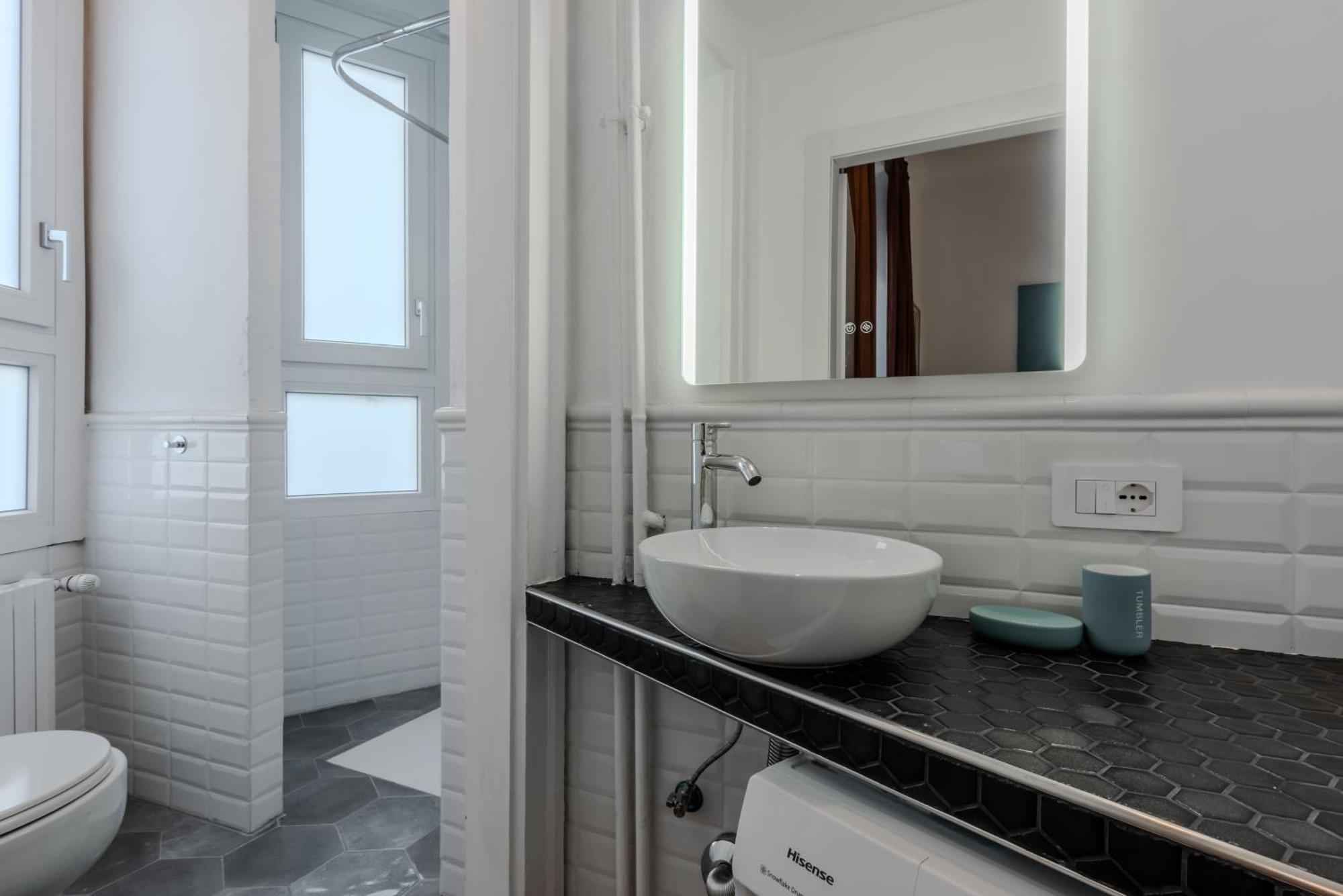 New And Functional Apartments Near The Metro ميلان المظهر الخارجي الصورة